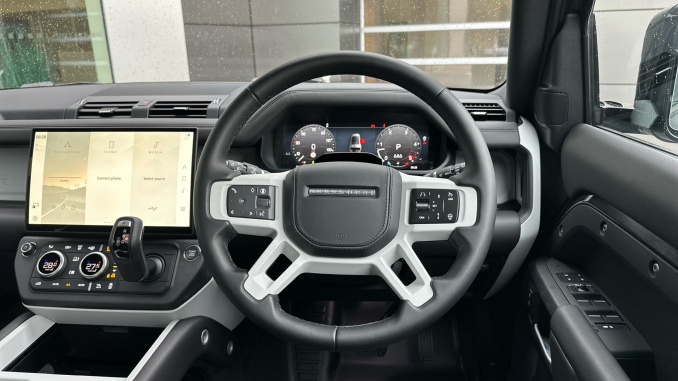 Land Rover Defender 3.0 D350 X-Dynamic HSE 130 5dr Auto Diesel Estate - Image 15